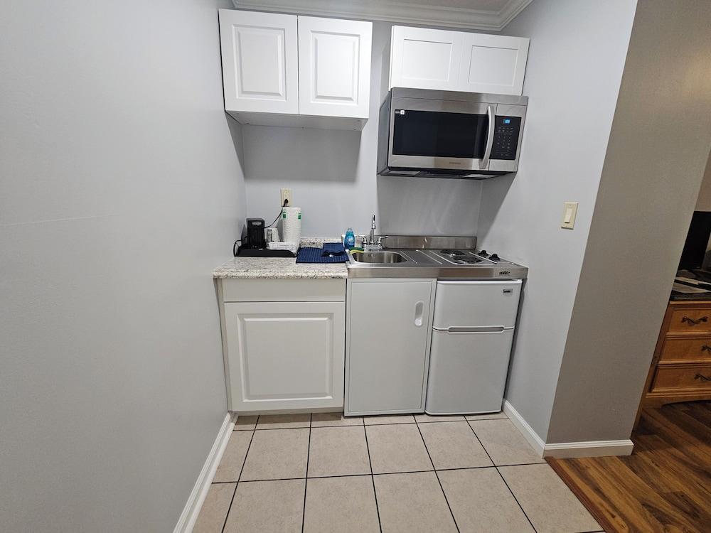 Capt.'s Inn & Suites photo 49