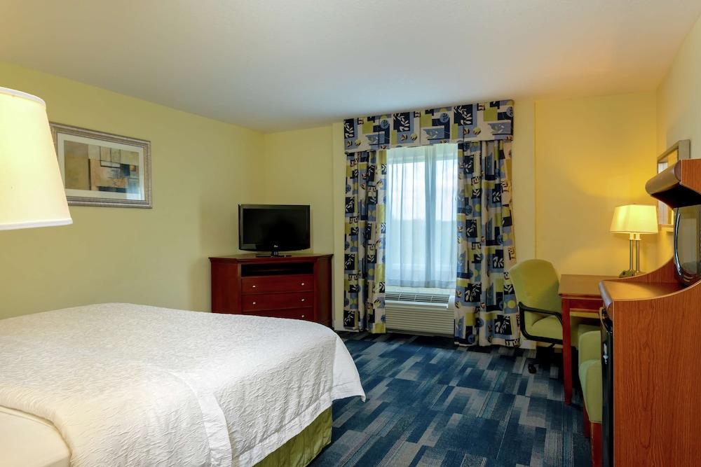 Hampton Inn & Suites Ft. Pierce photo 16