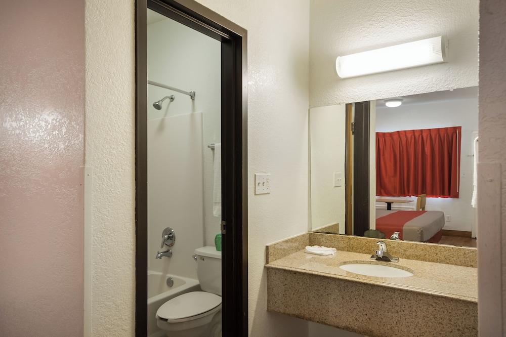 Americas Best Value Inn & Suites Humble photo 22