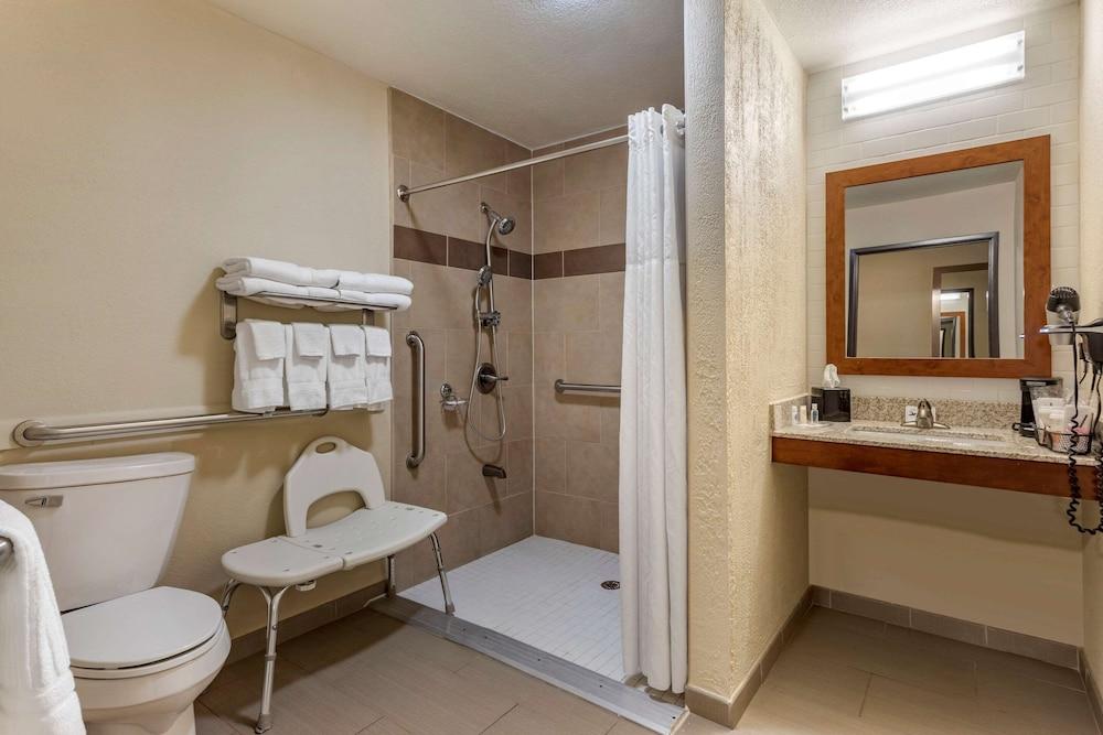 Comfort Suites Batesville photo 10