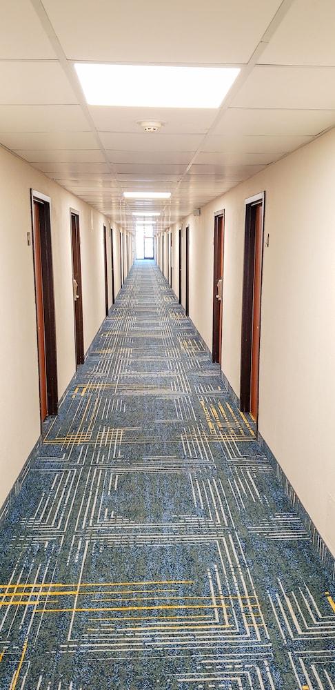 American Inn and Suites Ferndale photo 14