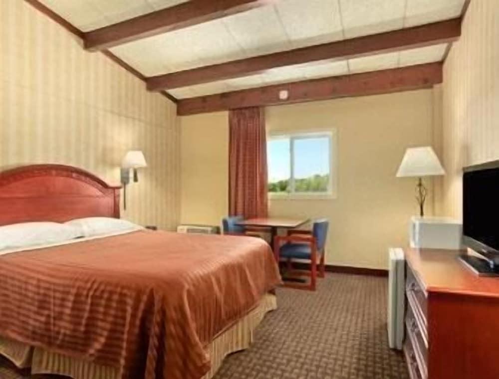 Travelodge by Wyndham Lima OH photo 22