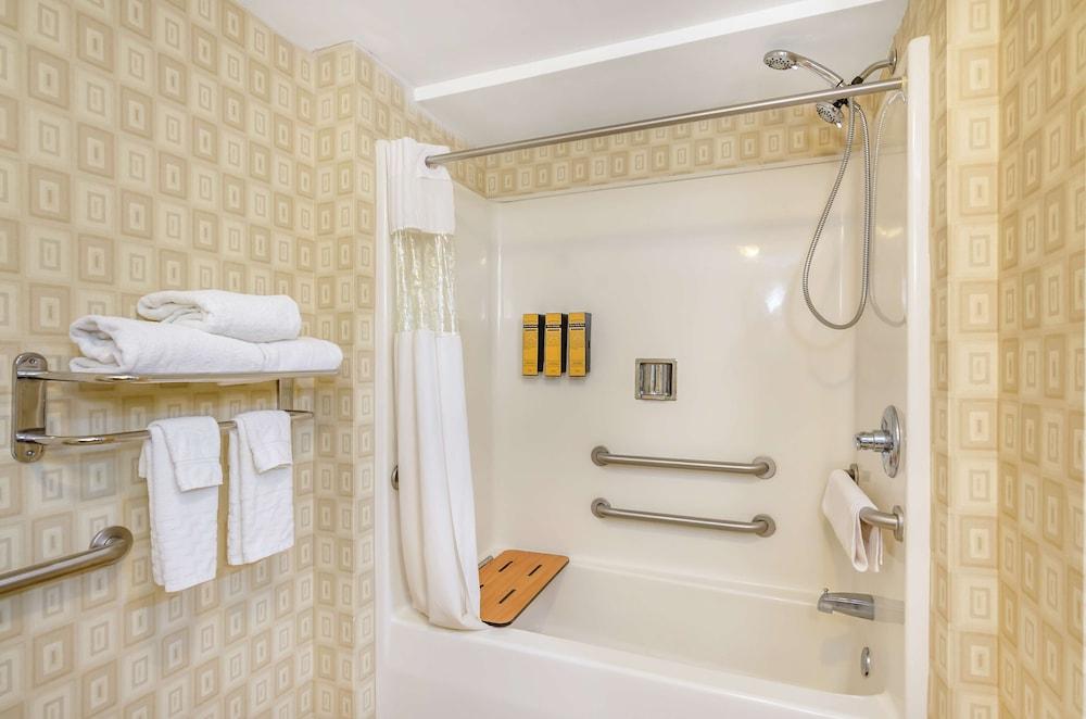 Best Western Plus Waynesboro Inn & Suites Conference Center photo 14