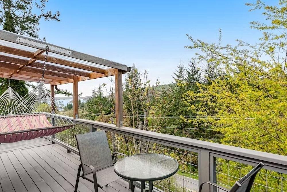 Deer Harbor Cottages photo 21
