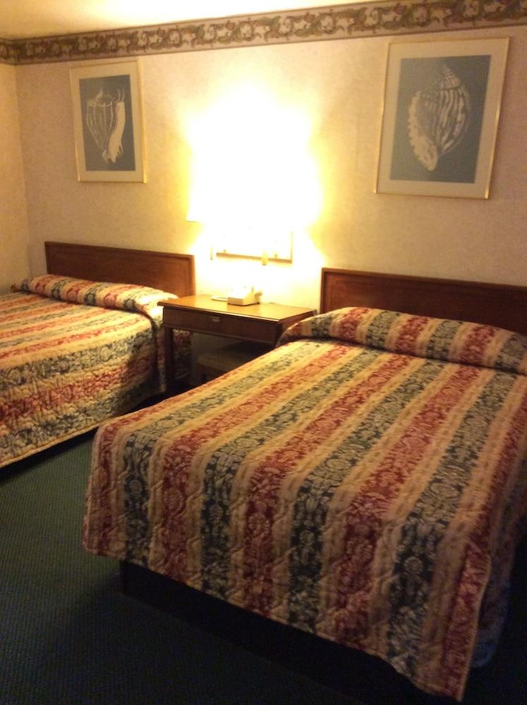 Tidewater Motel photo 26