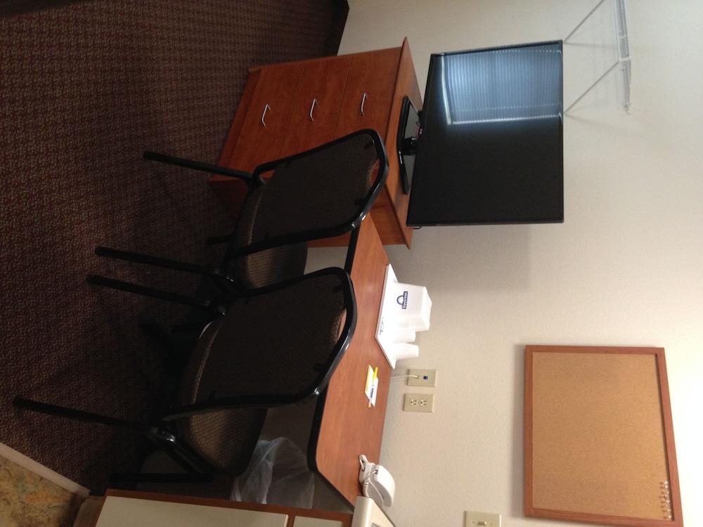 Birch Hill Suite Rochester – Med City photo 11