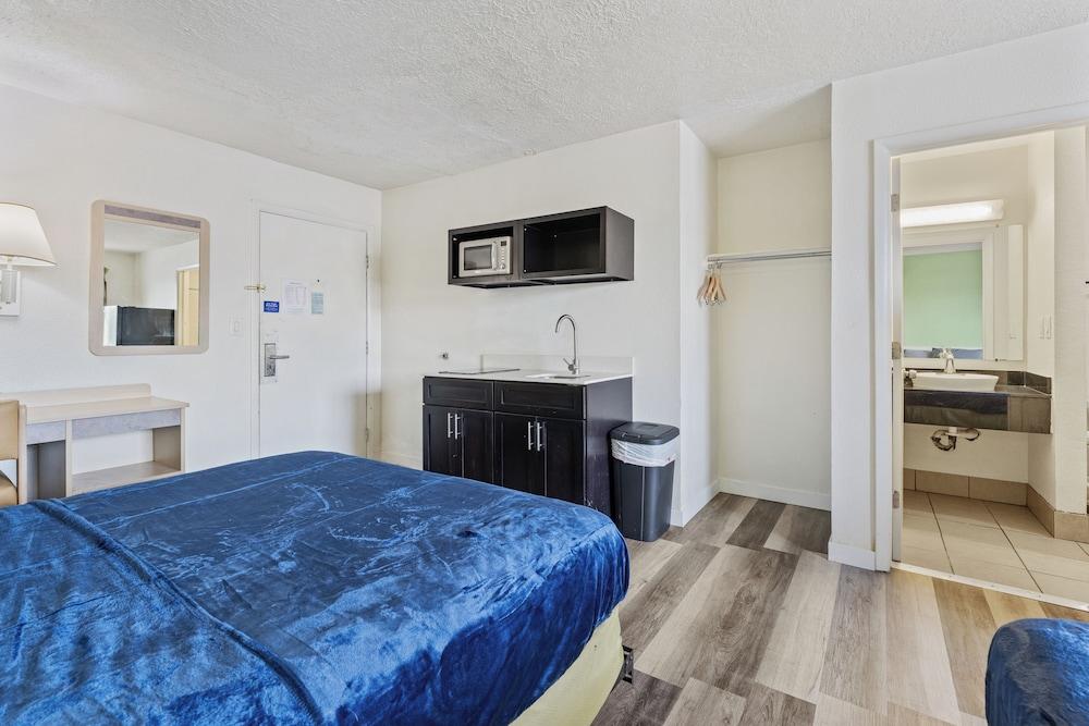 Evanston Inn Extended Stay photo 17
