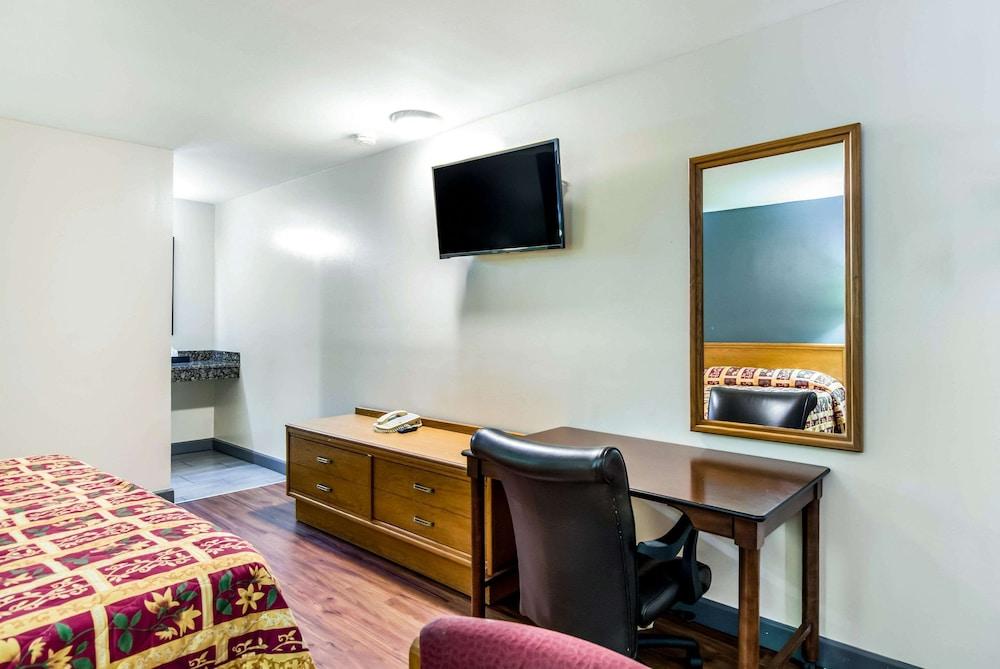 Rodeway Inn Richmond South photo 10