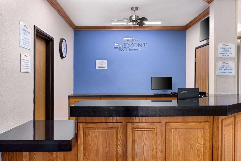 Baymont by Wyndham Waterloo photo 2