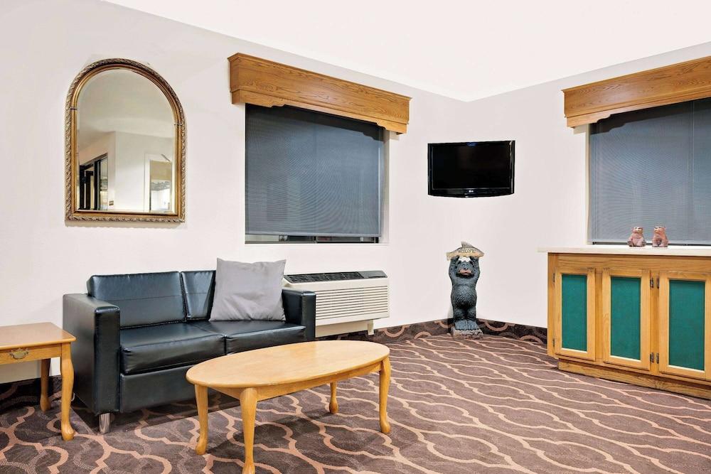 Super 8 by Wyndham Ashland photo 5