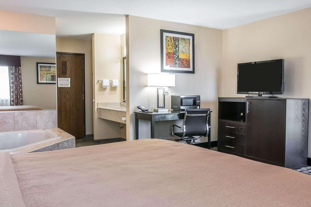 Quality Inn Grand Rapids South-Byron Center photo 17