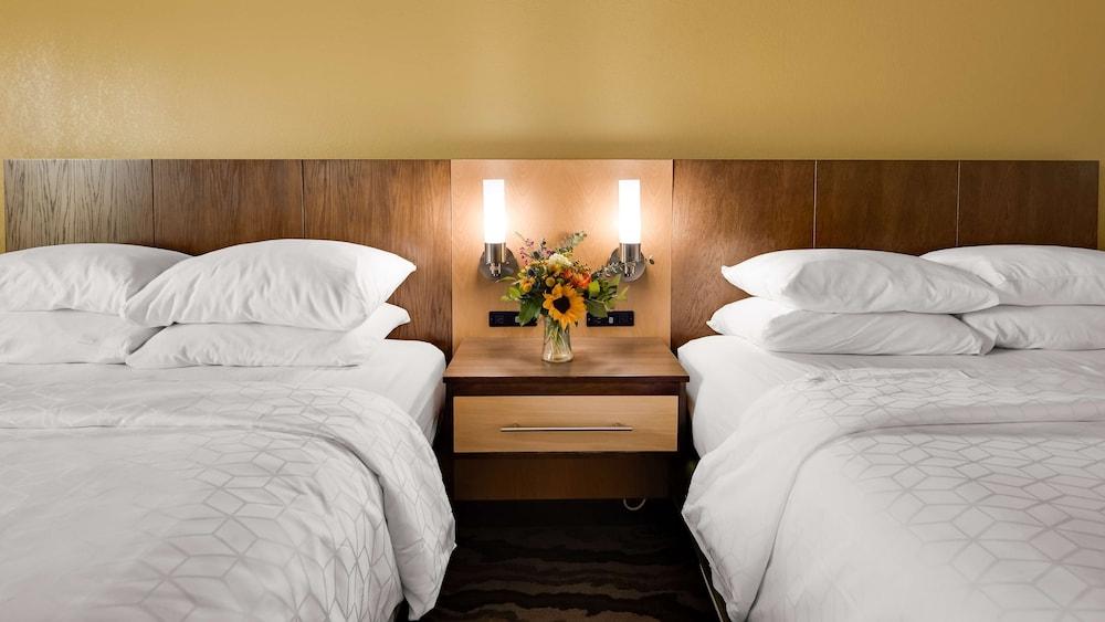 Best Western Plus River Escape Inn & Suites photo 16