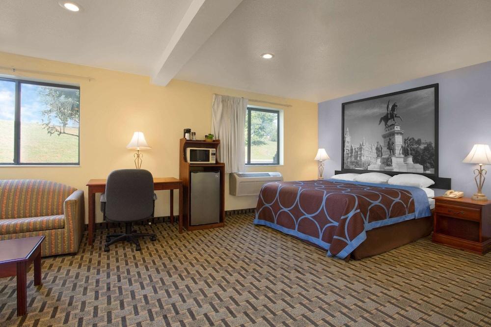 Super 8 by Wyndham Lynchburg VA photo 4
