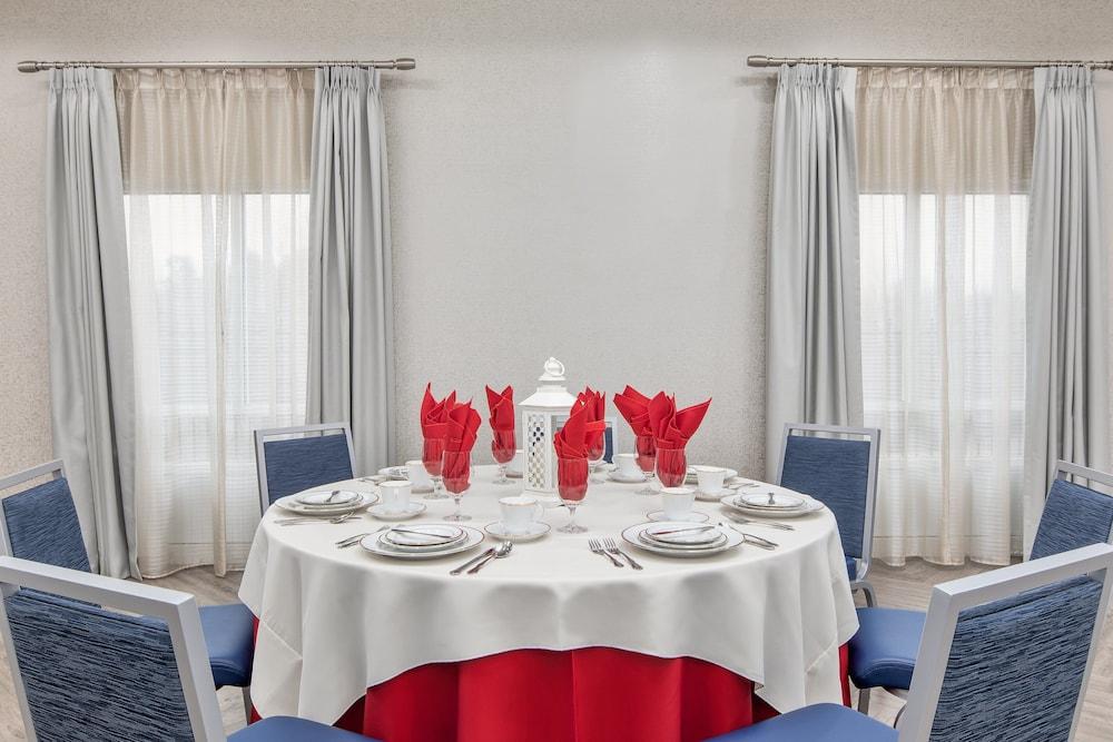 Holiday Inn Express & Suites Greenville-I-85 & Woodruff Rd by IHG photo 36
