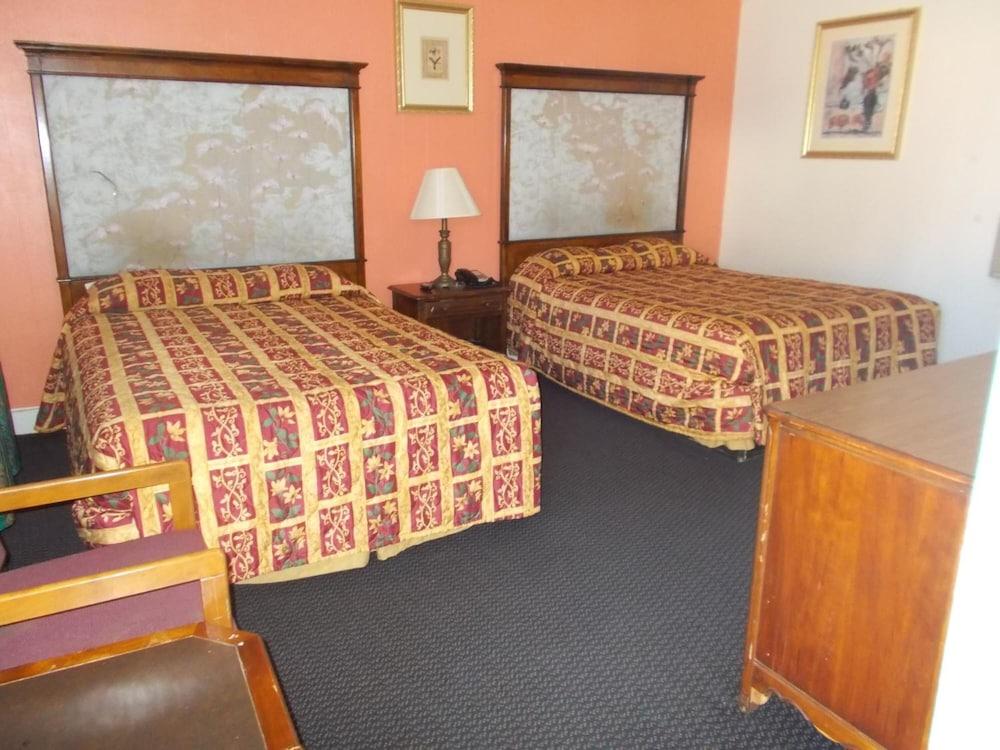 Hillside Motel photo 30