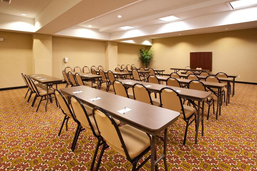 Holiday Inn Express Clanton by IHG photo 41