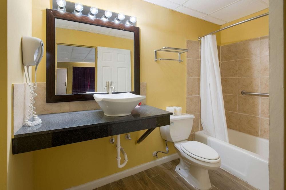 Econo Lodge Gretna - New Orleans photo 17