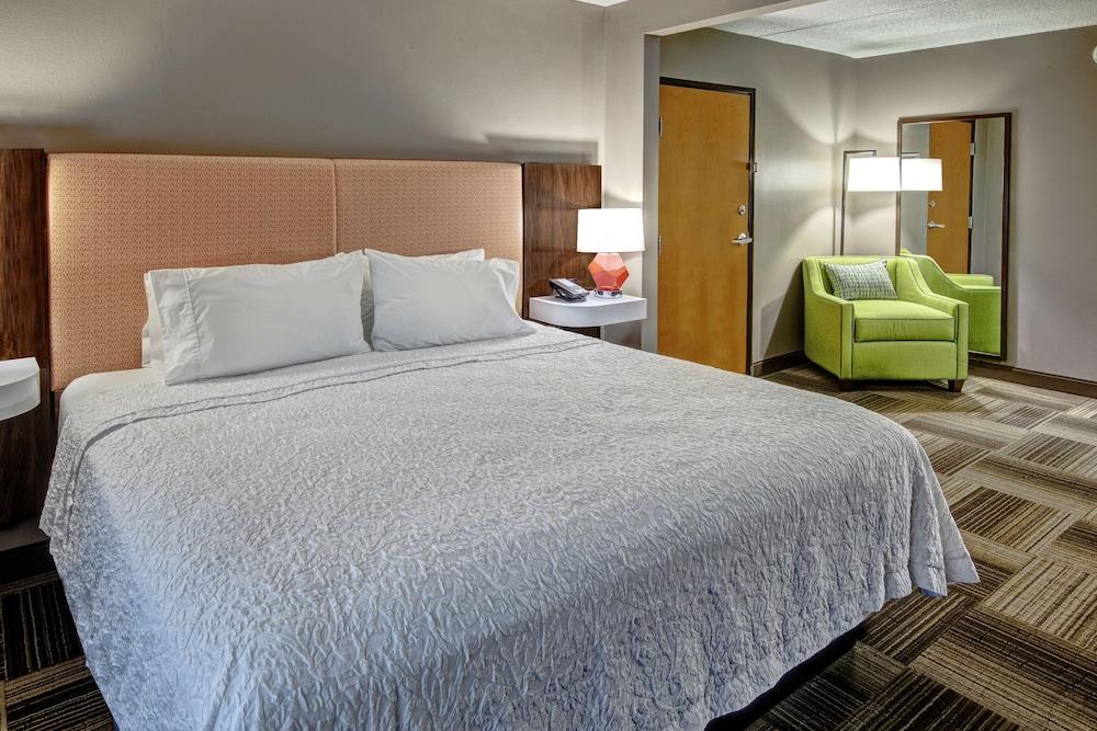 Hampton Inn Latrobe photo 16