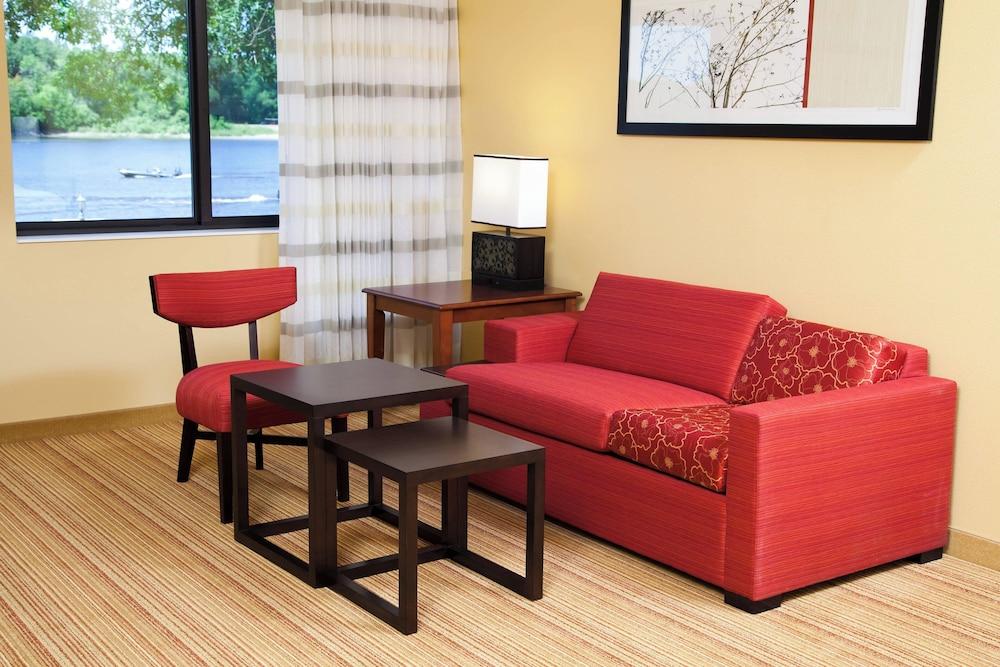 Courtyard by Marriott La Crosse photo 41