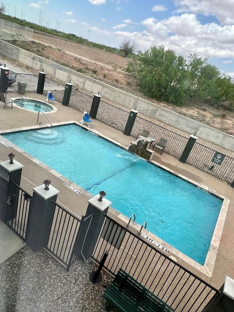 La Quinta Inn & Suites by Wyndham Big Spring photo 71