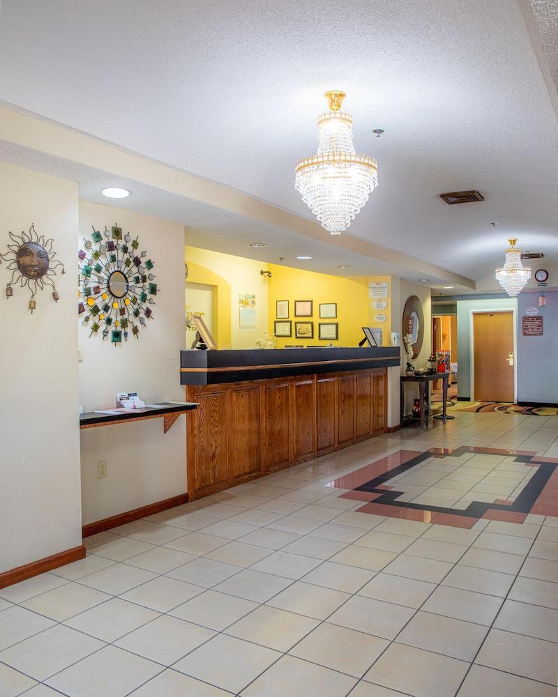 Red Roof Inn & Suites Hinesville photo 4
