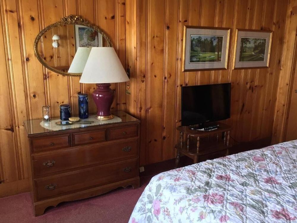 Holiday House Inn photo 37