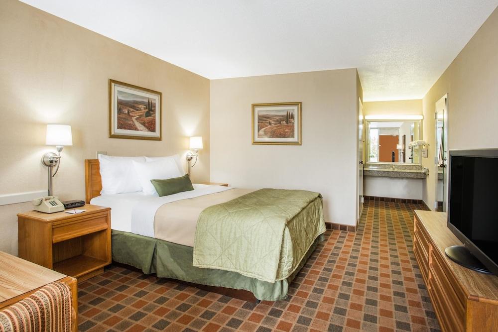 Ramada by Wyndham Wytheville photo 16