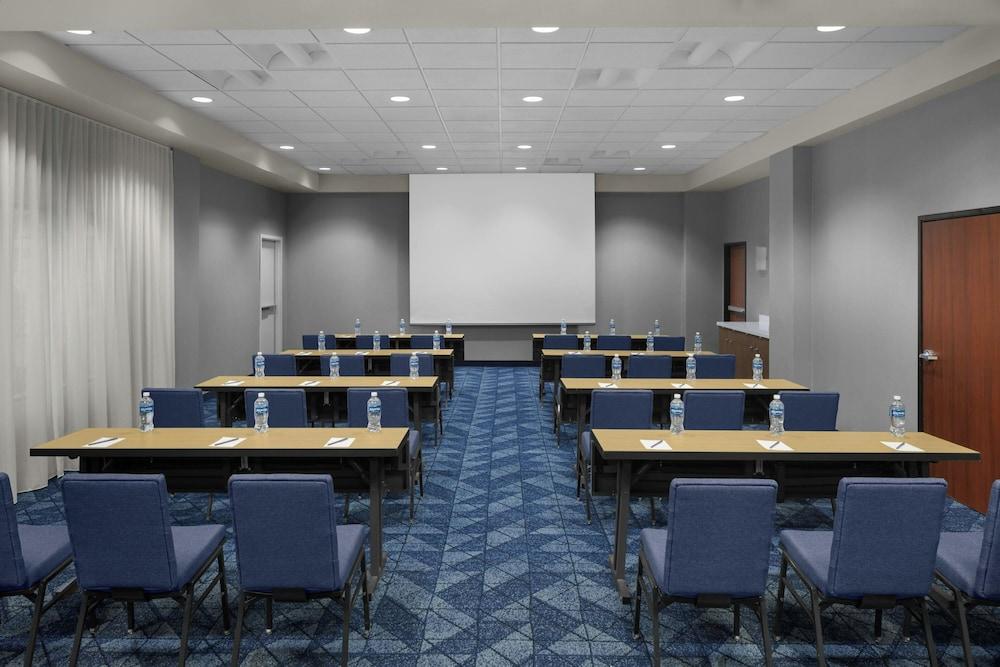 Courtyard by Marriott Sandy photo 38