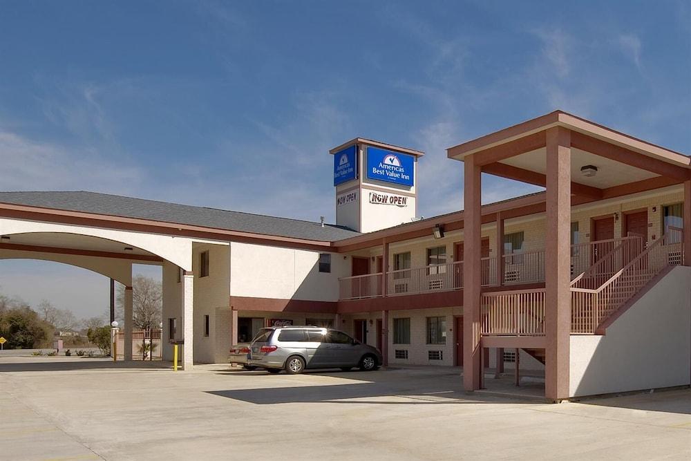 Americas Best Value Inn & Suites Hempstead Prairie View photo 1