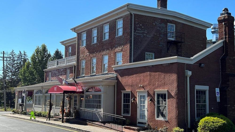 Publick House Hotel Inc. photo 1