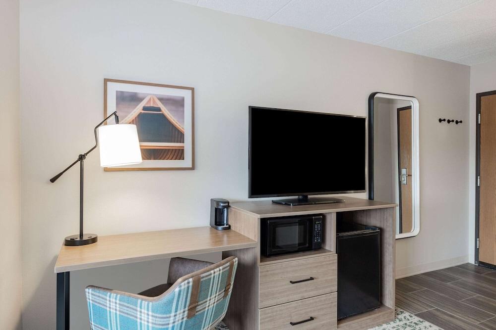 AmericInn by Wyndham Duluth South Black Woods Event Center photo 20