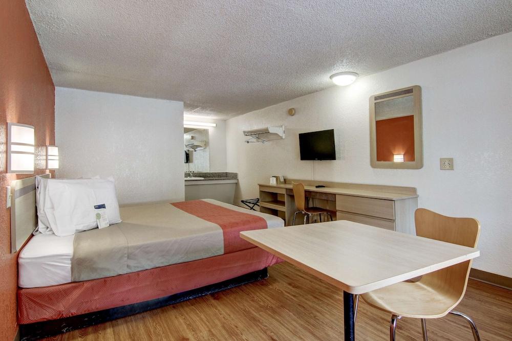 Motel 6 Union City, GA - Atlanta Airport photo 10
