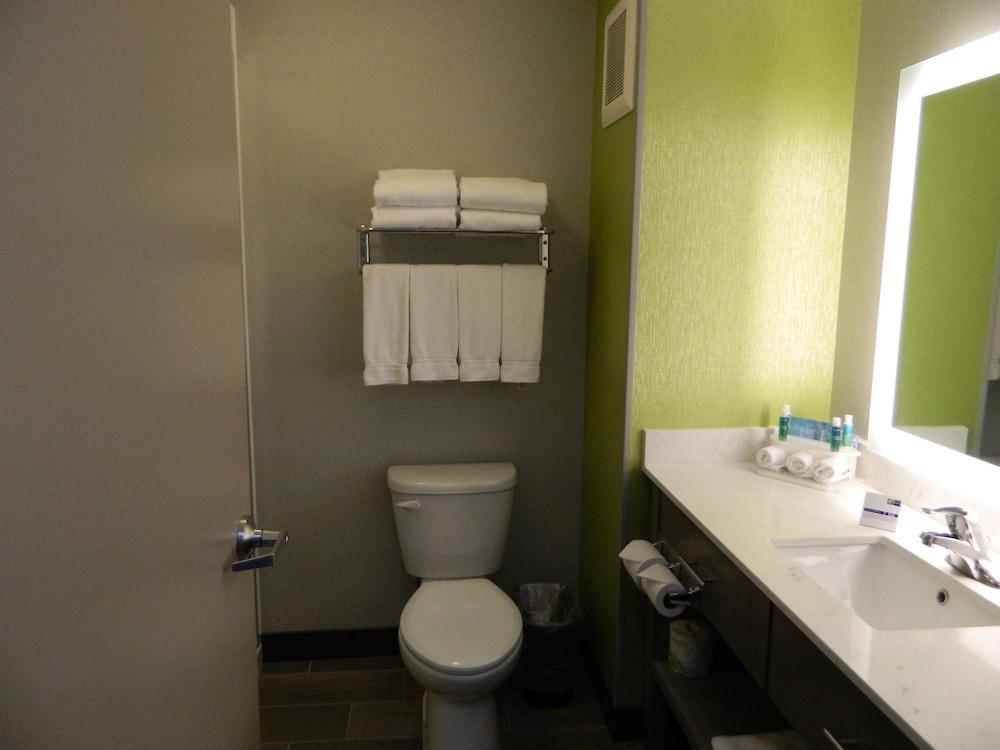 Holiday Inn Express & Suites Shippensburg by IHG photo 42