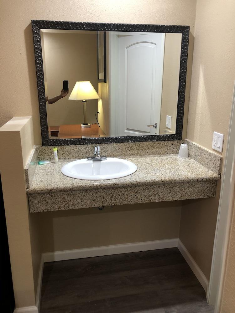 Budget Inn Motel photo 13