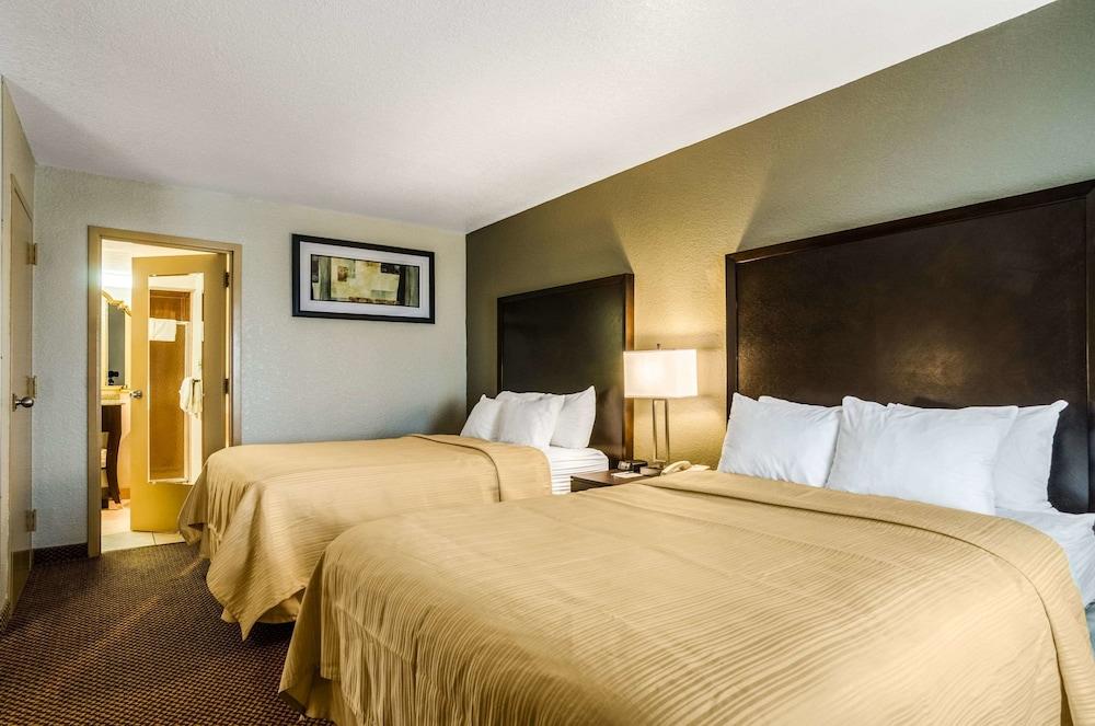 Quality Inn & Suites Winfield photo 31