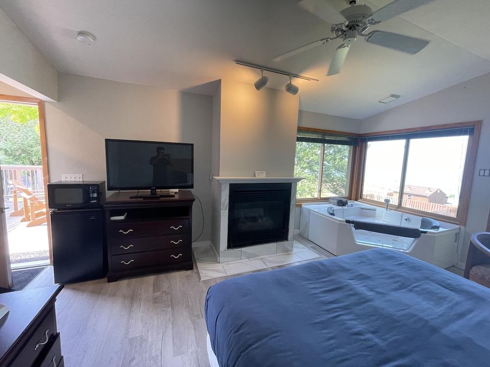 Lake Bluff Inn and Suites photo 54