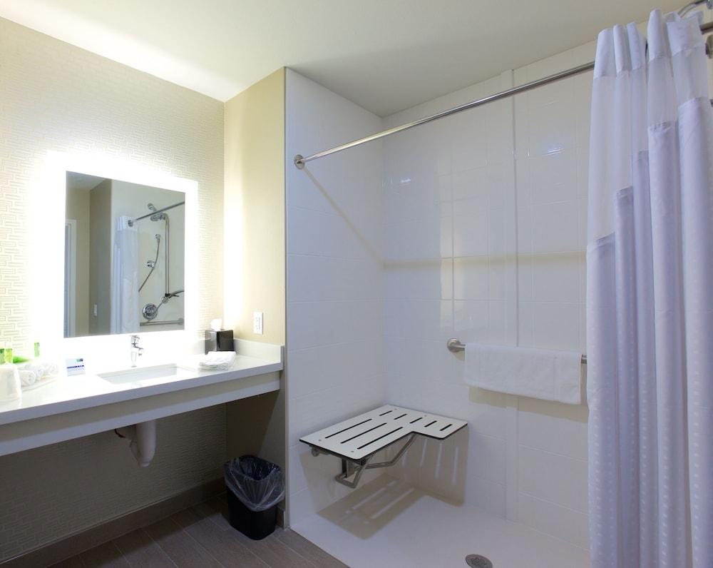 Holiday Inn Express Fargo SW - I-94 Medical Center by IHG photo 29