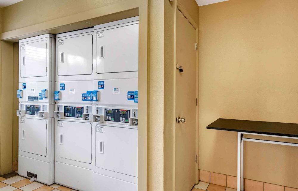 Extended Stay America Select Suites Tampa North Airport photo 25