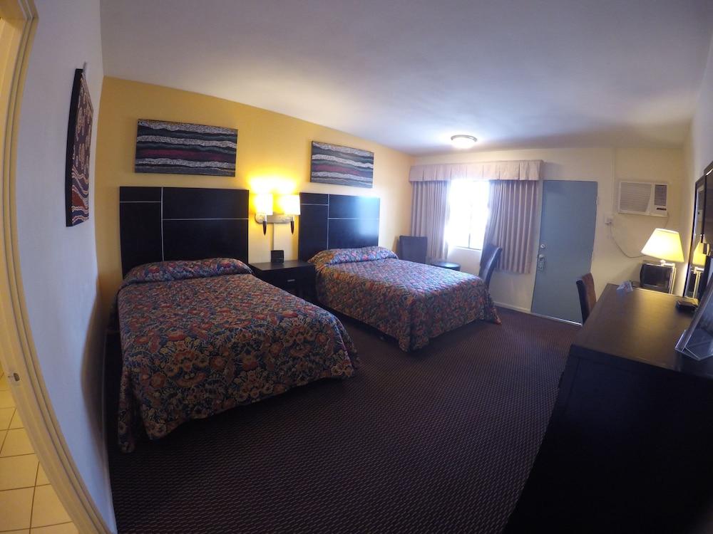 Indio Holiday Motel photo 13