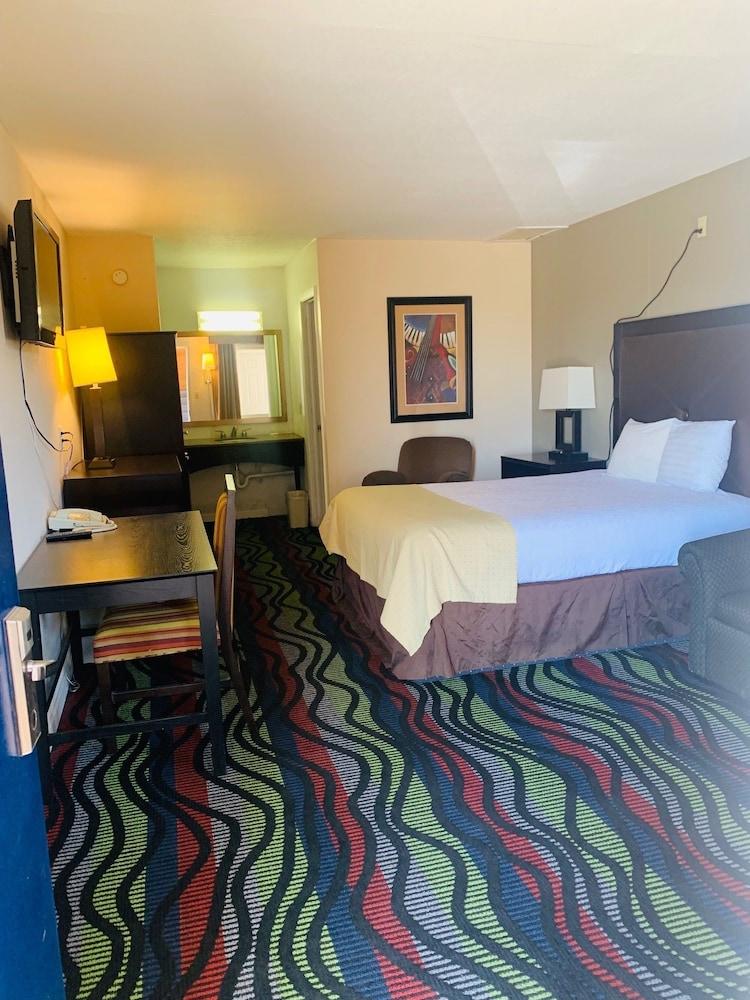 Americas Best Value Inn Elm Creek photo 7