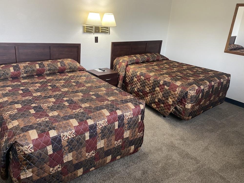 Midway Budget Inn photo 9