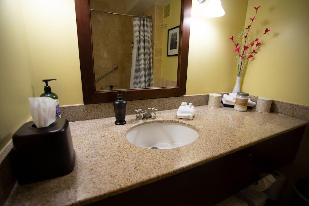 2417 at Lihue Oceanfront Resort photo 12