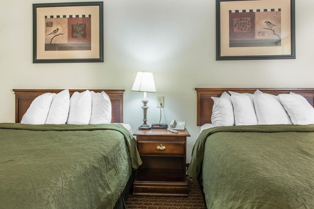 Rodeway Inn Brookville photo 37