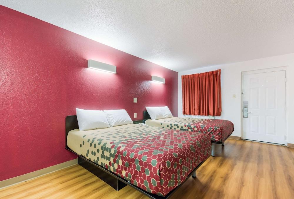 Econo Lodge photo 11