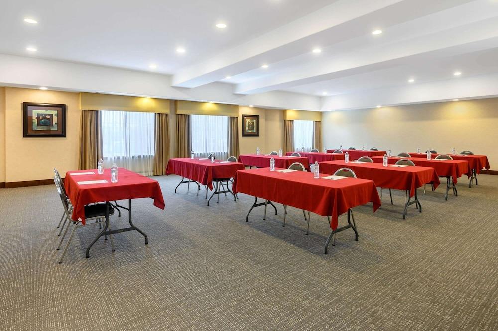 La Quinta Inn & Suites by Wyndham Longview North photo 27