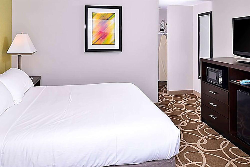 Elimwood Hotel, a Ramada by Wyndham photo 22