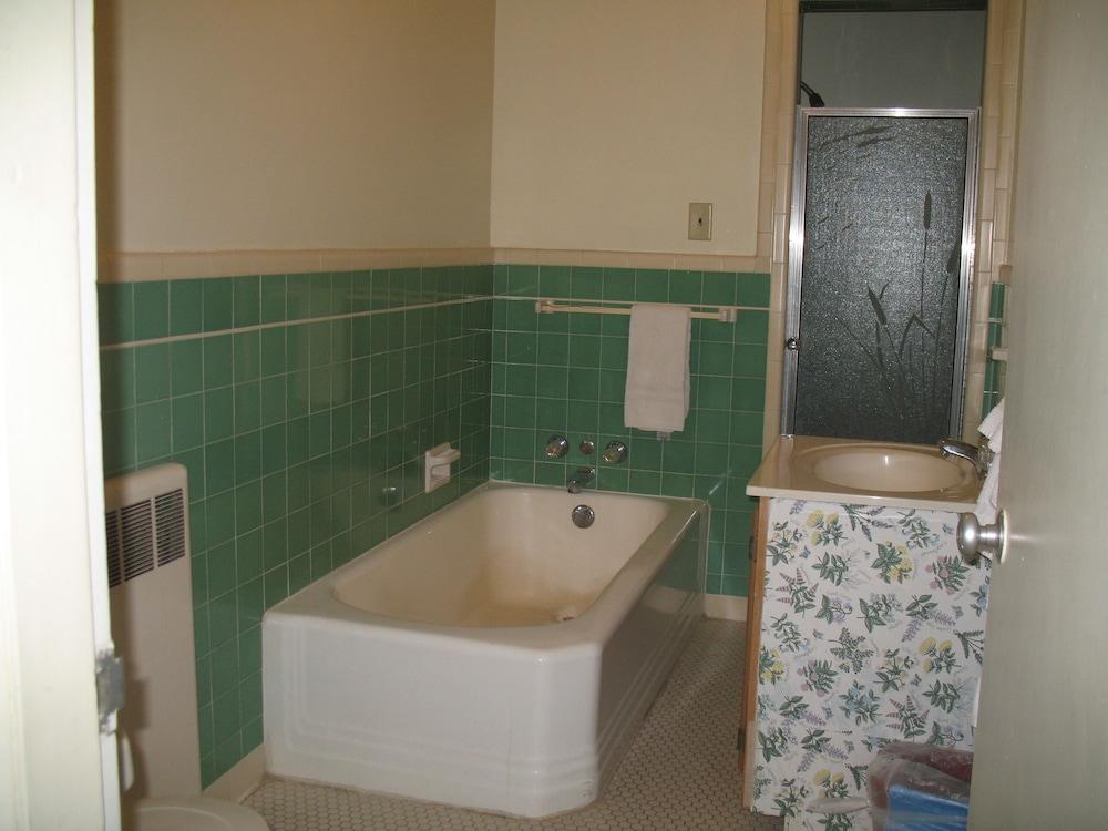 Great Basin Inn photo 12