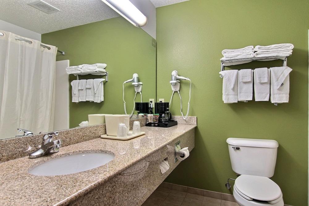 Sleep Inn South Bend Airport photo 6