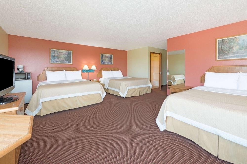Days Inn by Wyndham Cameron photo 7