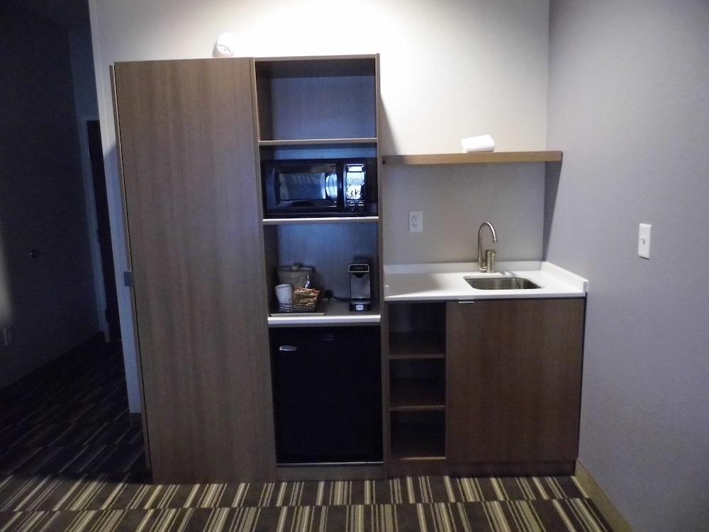 Microtel by Wyndham Vernal / Naples photo 18